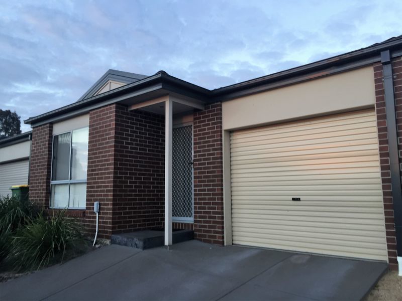 33/11 Hawk Ave, Pakenham, VIC 3810