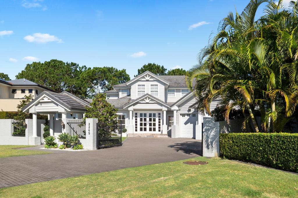 2265 Banksia Lakes Dr, Hope Island, QLD 4212
