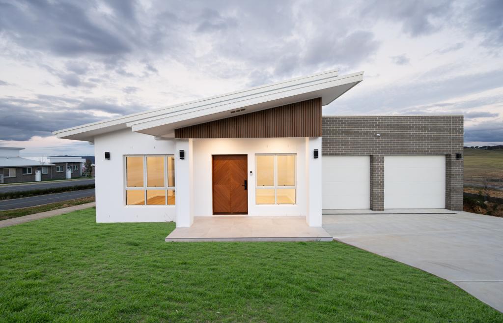 1 Roselawn Ave, Googong, NSW 2620