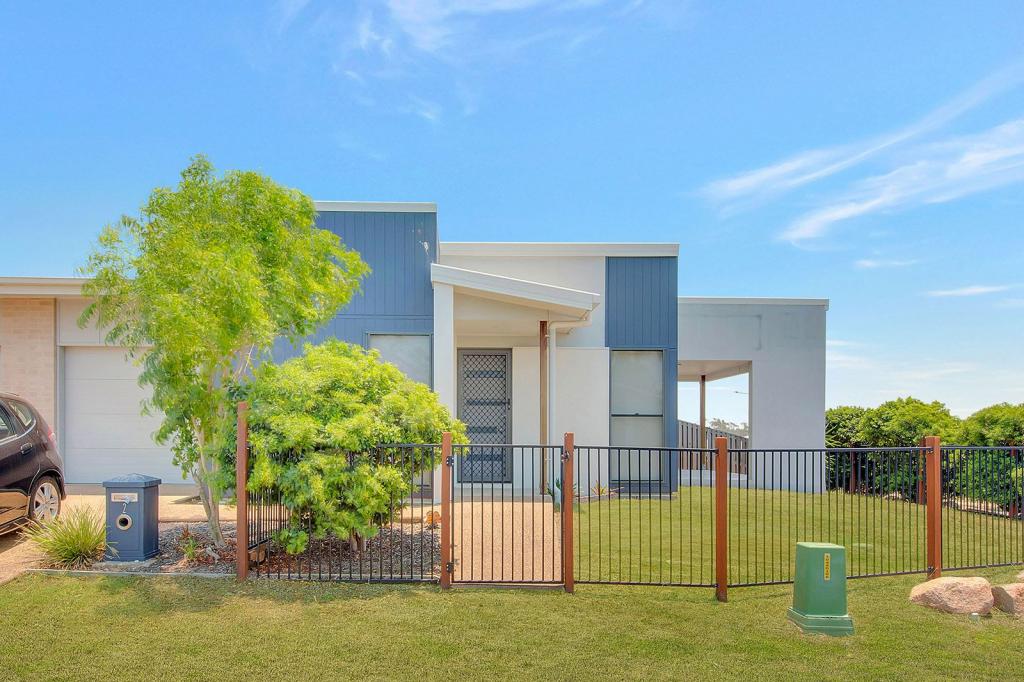 2 Sea Prince Cct, Clinton, QLD 4680