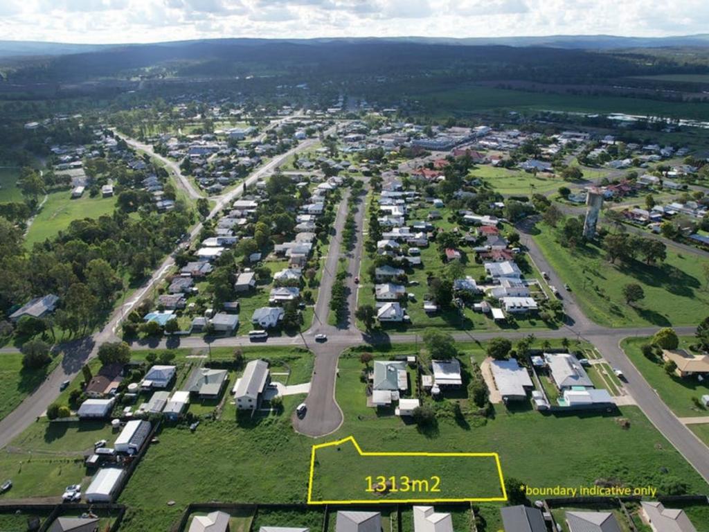 81 NEWTON ST, MONTO, QLD 4630