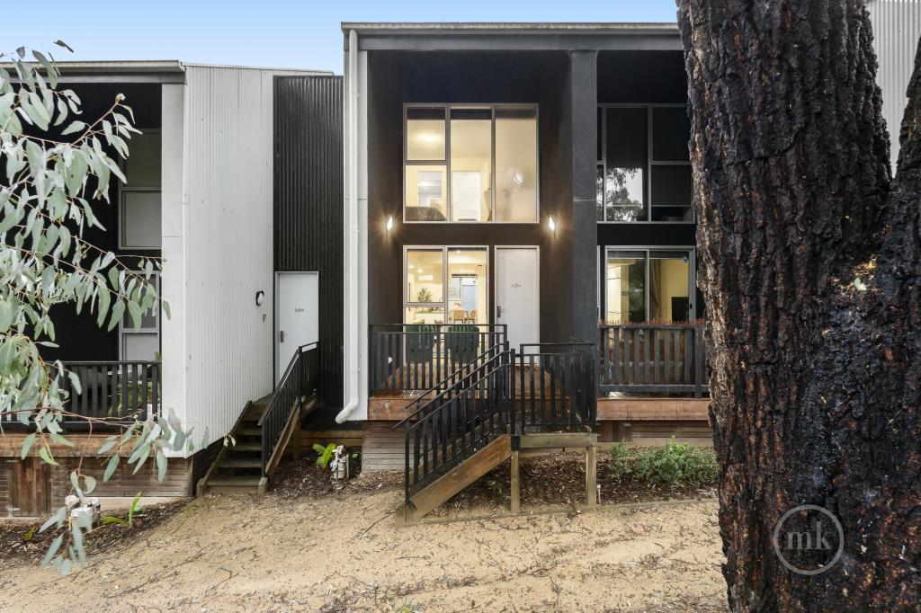 22/64 BRIDGE ST, ELTHAM, VIC 3095