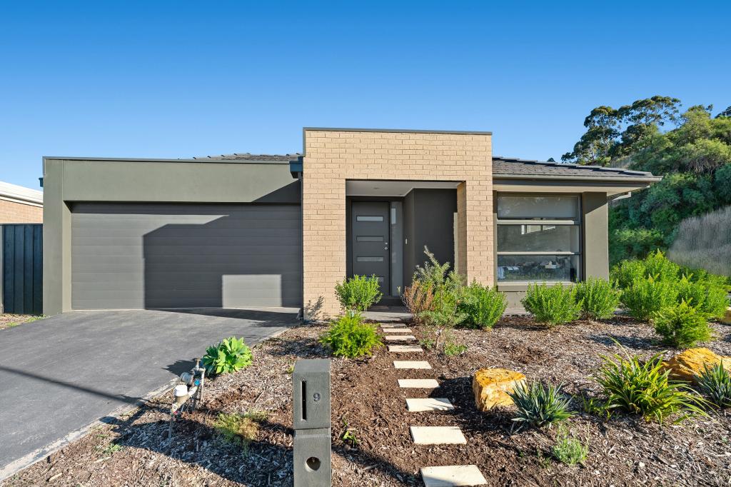9 Amaroo Cct, Bacchus Marsh, VIC 3340