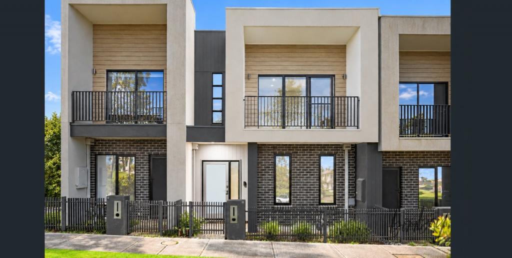 11 CLARENCE WALK, MICKLEHAM, VIC 3064