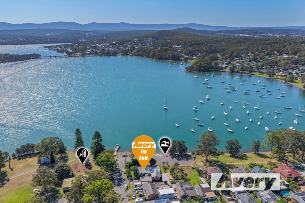 73 MIDDLE POINT RD, BOLTON POINT, NSW 2283