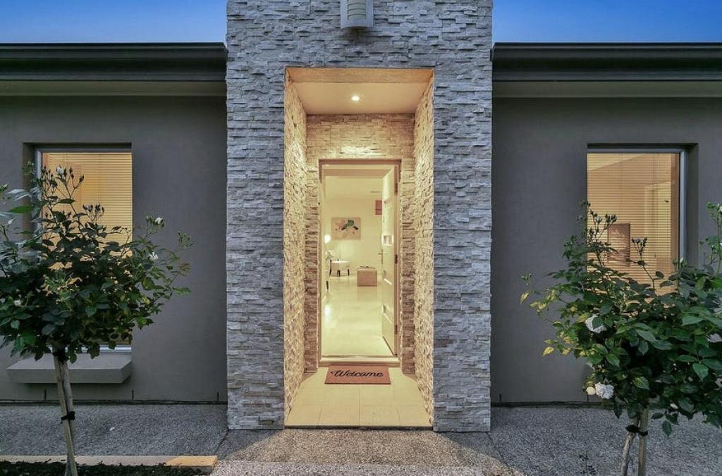 2/55 Oakridge Rd, Aberfoyle Park, SA 5159