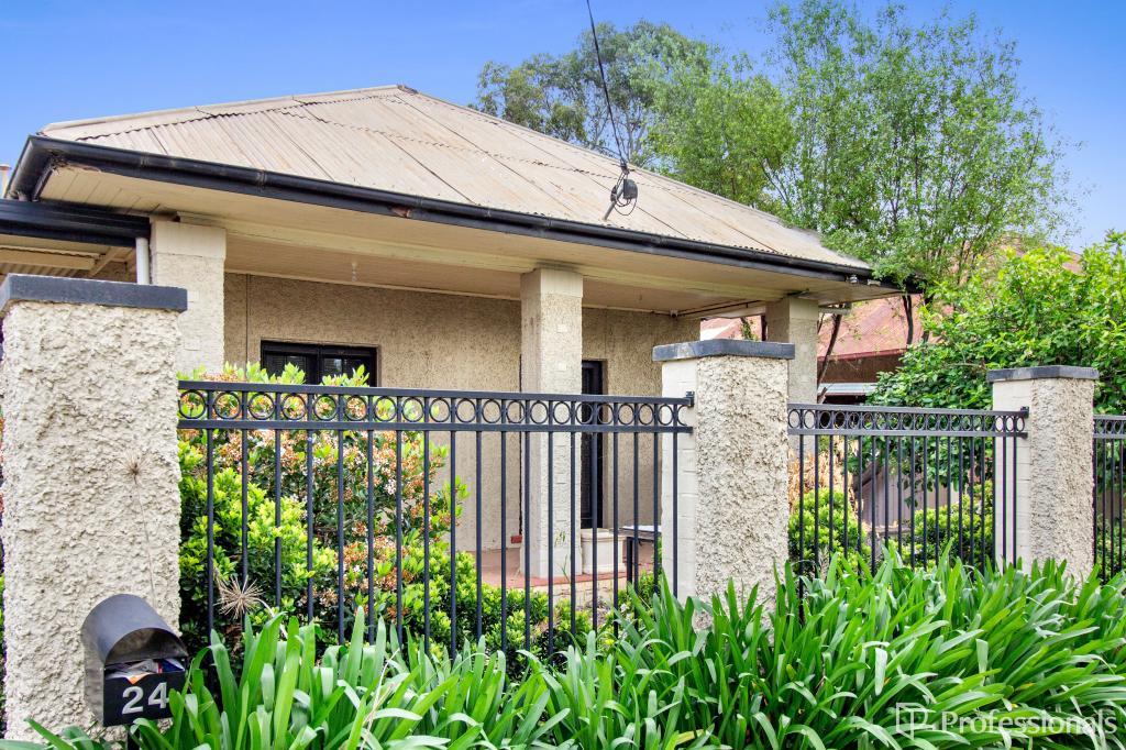 24 Norman St, Turvey Park, NSW 2650