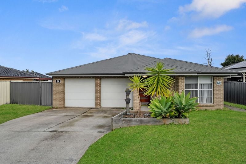 13 Loongana Cres, Blue Haven, NSW 2262