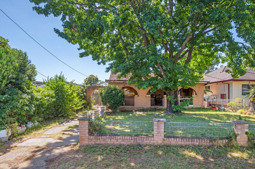 33 PARKLAND AVE, MACQUARIE FIELDS, NSW 2564