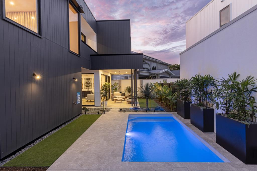 75 Amalfi Dr, Isle Of Capri, QLD 4217