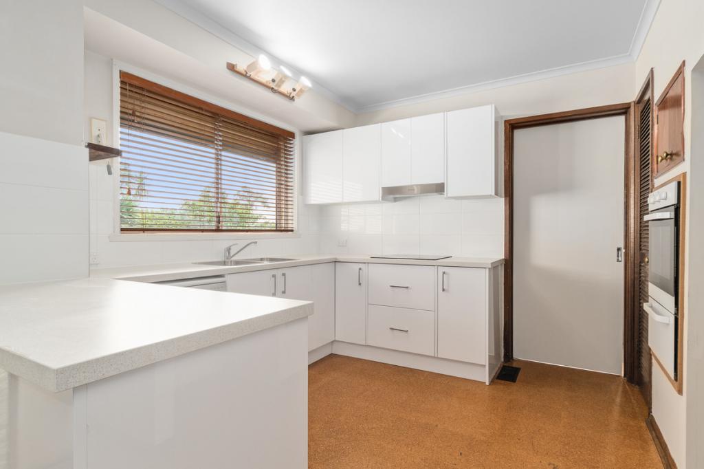 8 Bunarong Dr, Frankston, VIC 3199