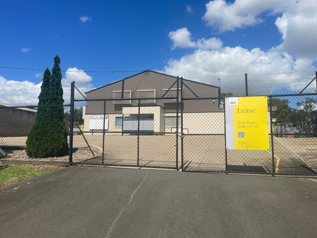 318-320 Anzac Ave, Harristown, QLD 4350