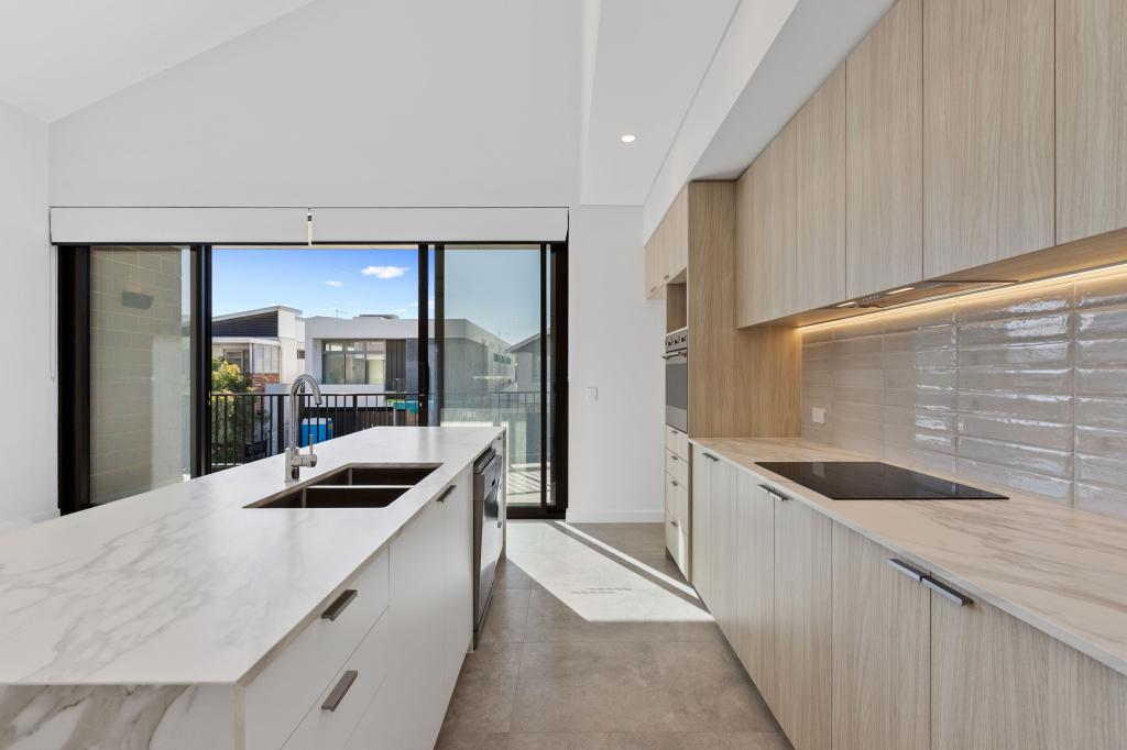 3/1 Enderby Cl, North Coogee, WA 6163