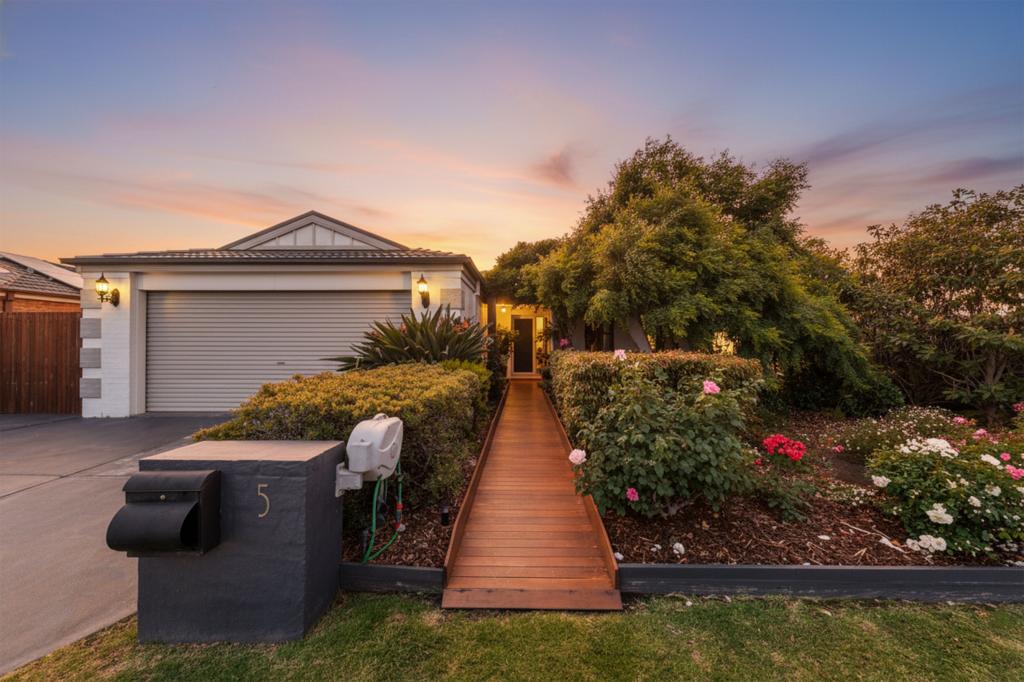 5 Cobalt Ct, Pakenham, VIC 3810