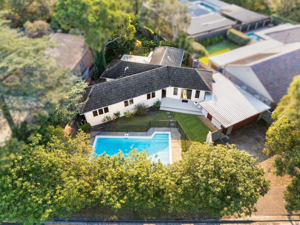 304 MONA VALE RD, ST IVES, NSW 2075