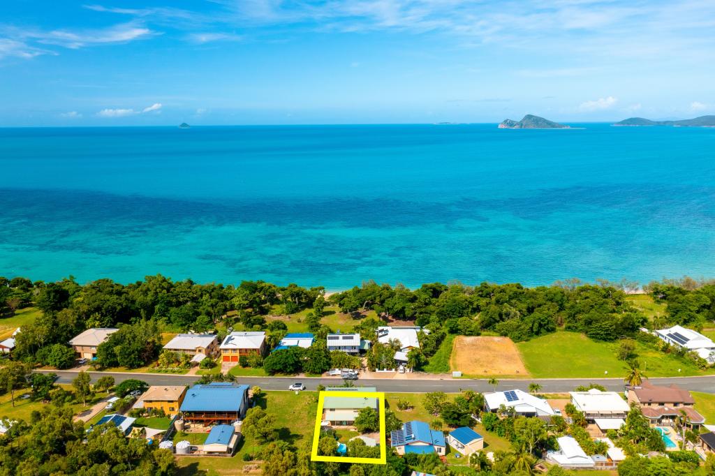 105 GLOUCESTER AVE, HIDEAWAY BAY, QLD 4800