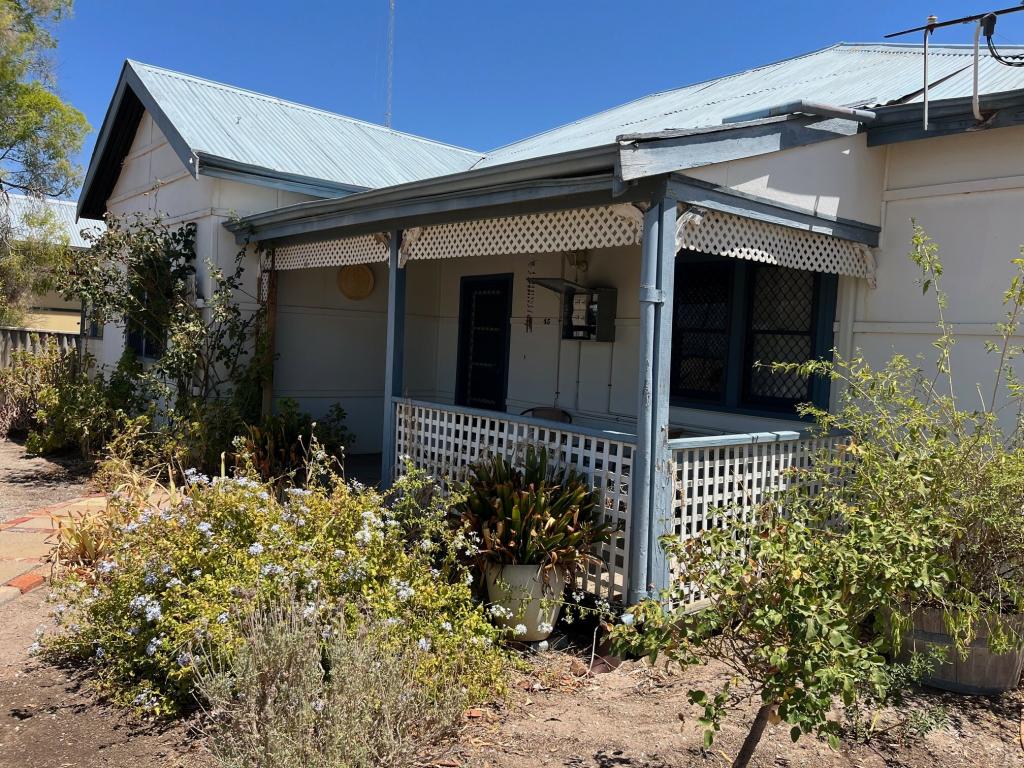 45 Hammond St, Kellerberrin, WA 6410