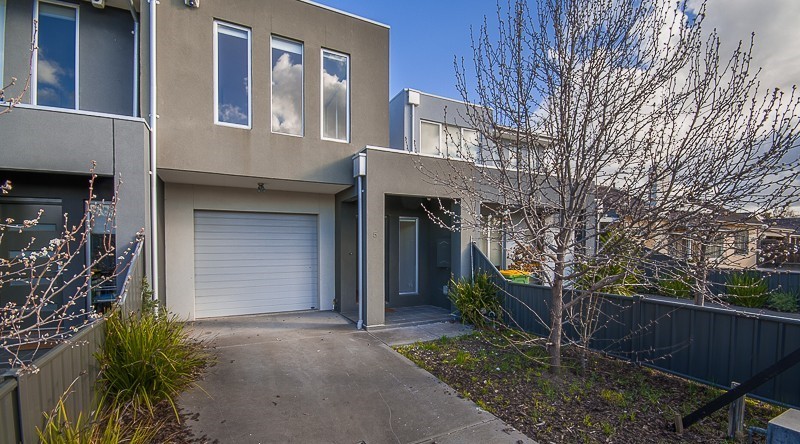 2/5 Alma St, Maidstone, VIC 3012