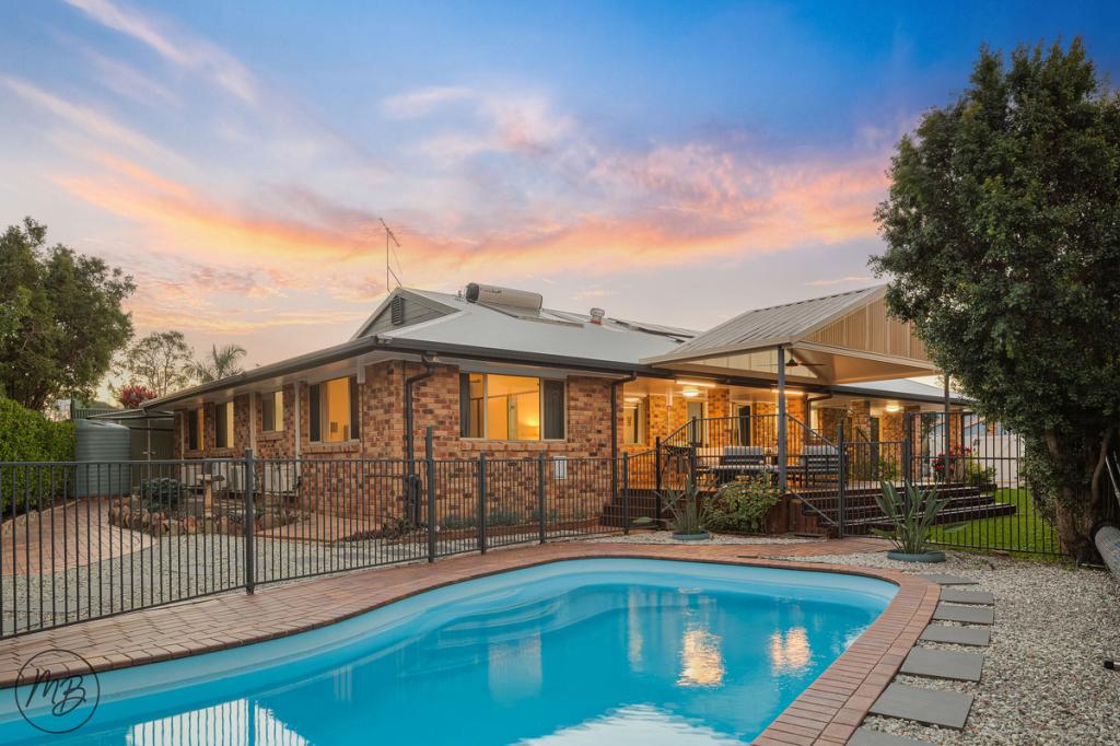 19 CHAMPAGNE CRES, THORNLANDS, QLD 4164