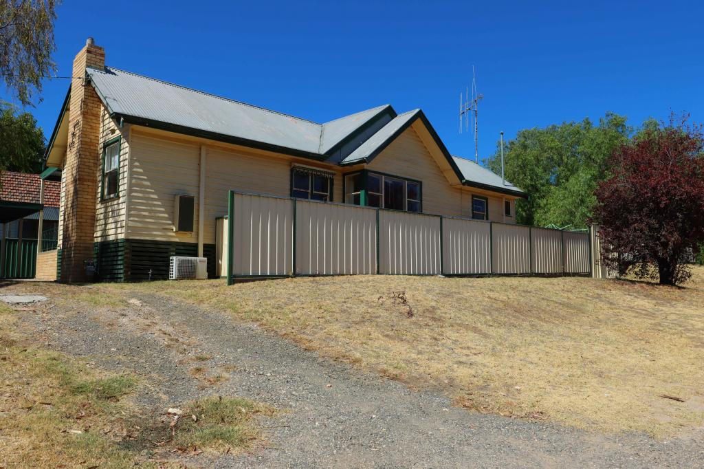 49 HOLMES RD, LONG GULLY, VIC 3550