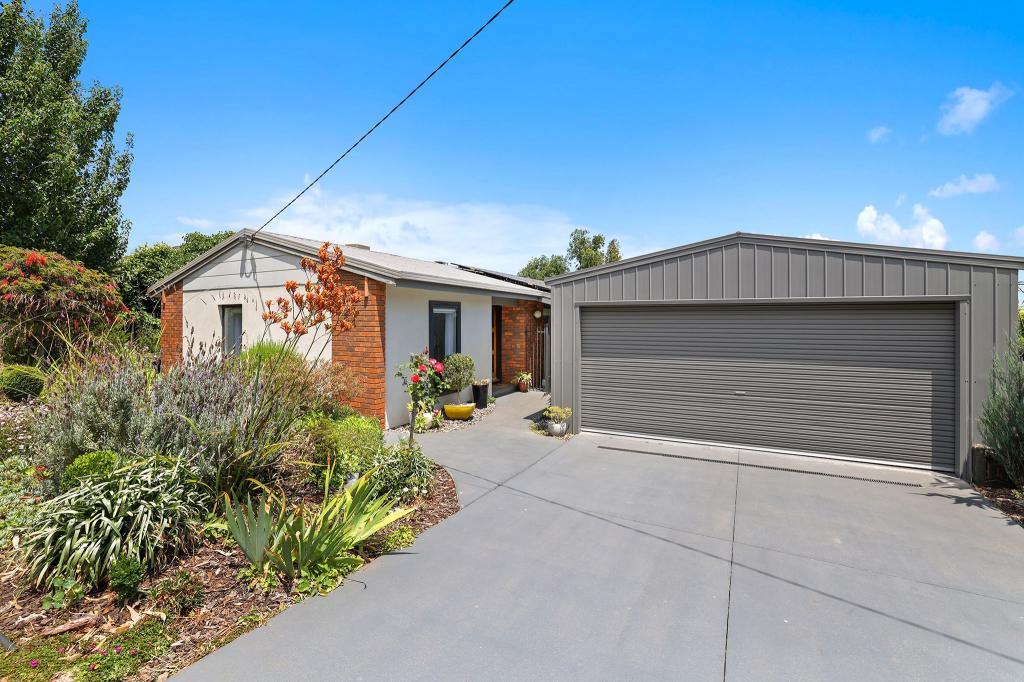 24 Railway Ave, Drouin, VIC 3818