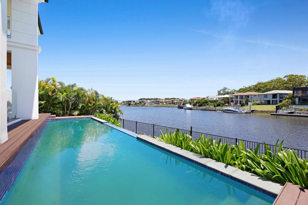 8832 THE POINT CCT, SANCTUARY COVE, QLD 4212