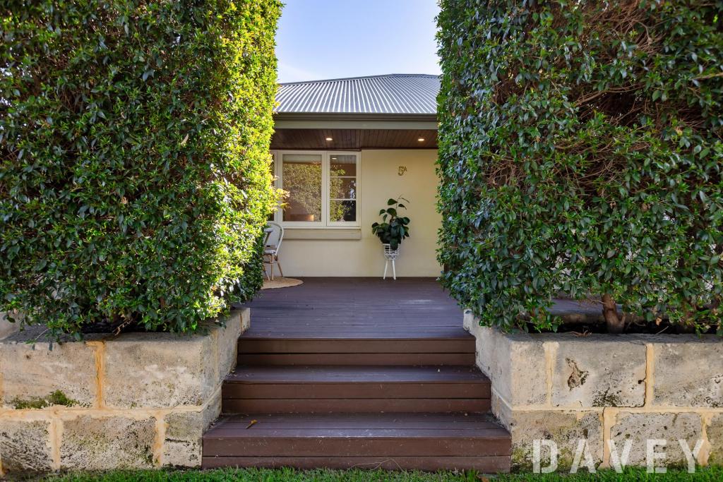 5a Muir St, Innaloo, WA 6018