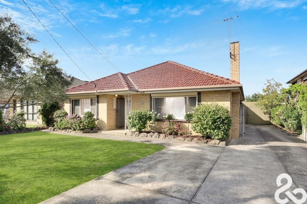 15 ELLIOT ST, RESERVOIR, VIC 3073