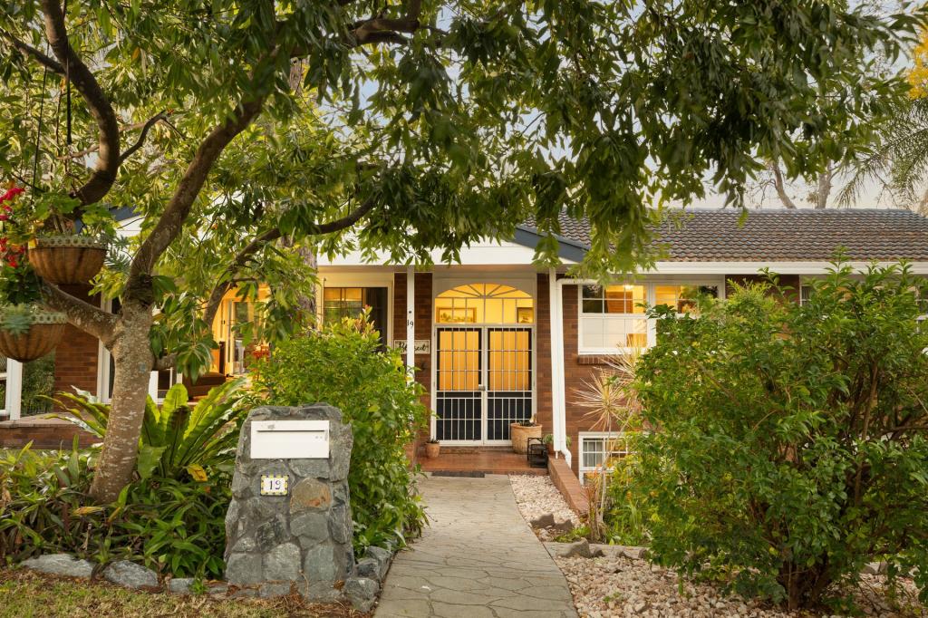 19 Woonalee St, Kenmore, QLD 4069