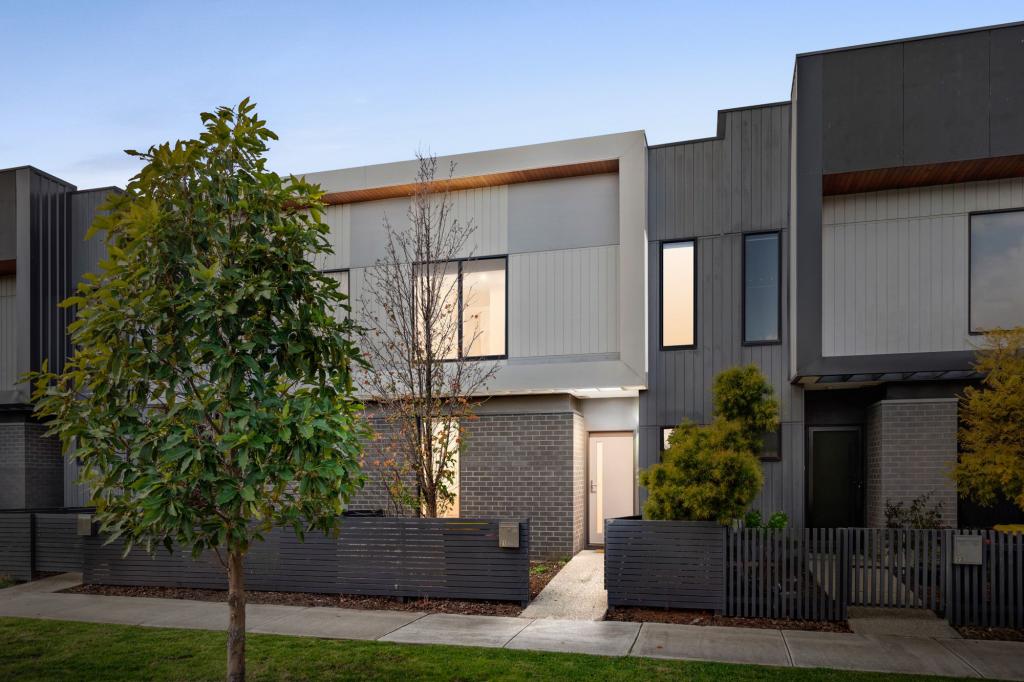 21 TACKLE DR, POINT COOK, VIC 3030