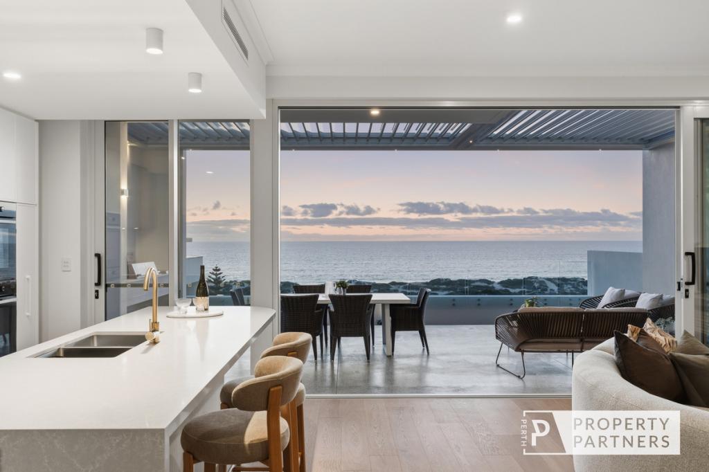 145C HASTINGS ST, SCARBOROUGH, WA 6019