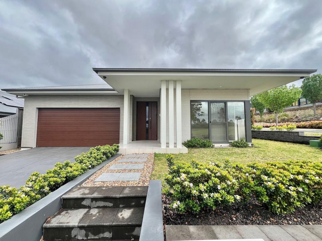 15 Brewerton Cl, Gledswood Hills, NSW 2557