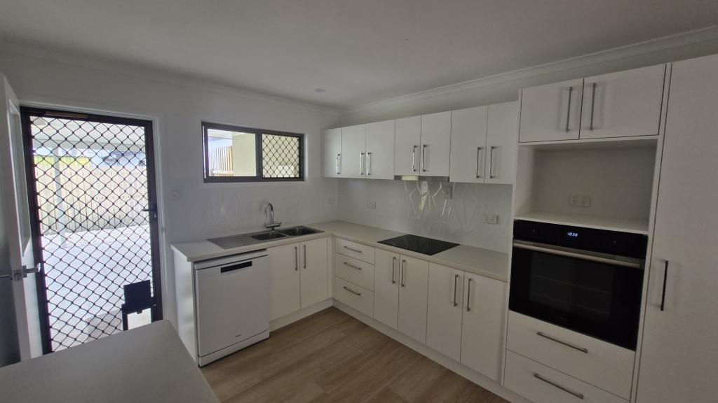 2/18 Richard St, Urangan, QLD 4655