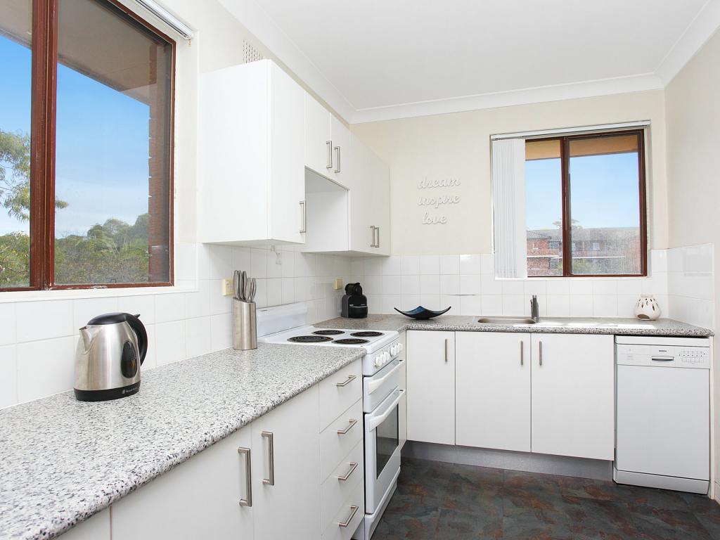 10/90 Wyadra Ave, Freshwater, NSW 2096