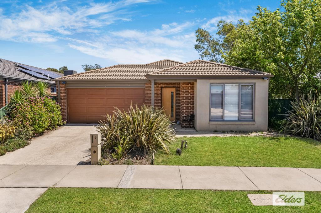 9 DIVA WAY, HUNTLY, VIC 3551