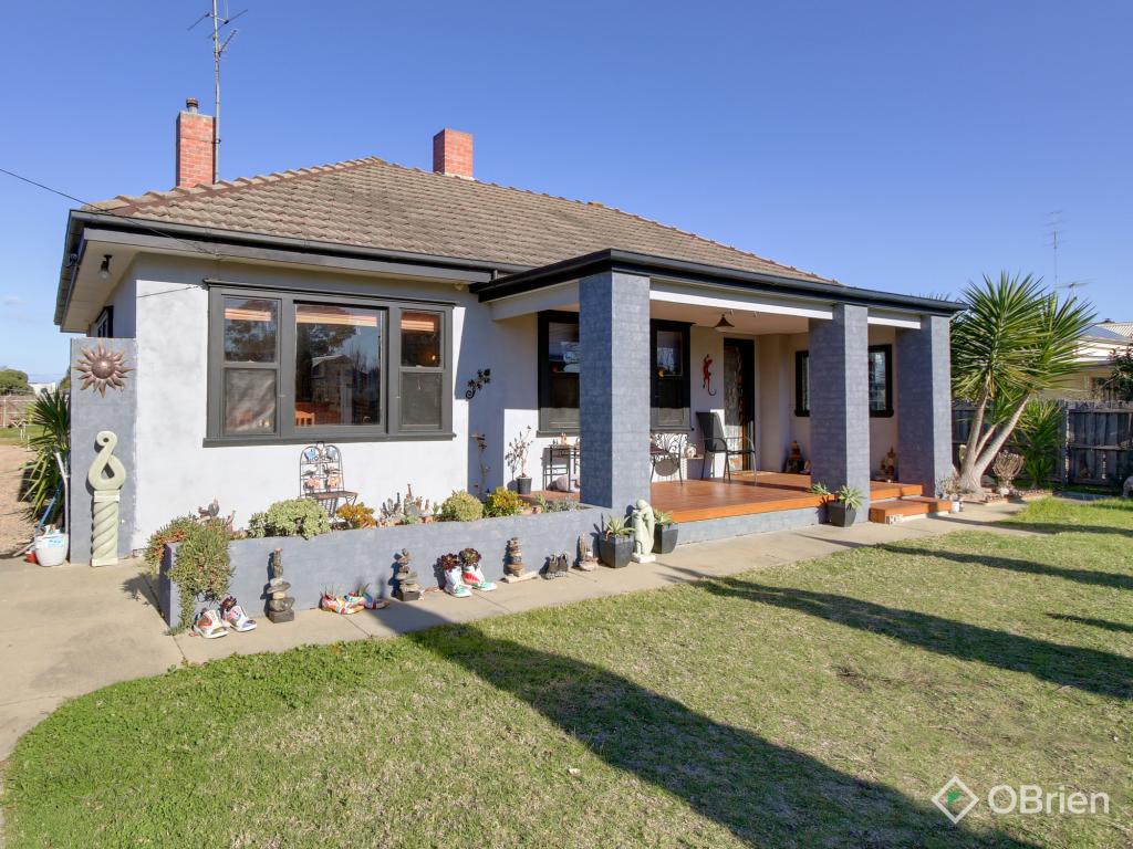 97 PEARSON ST, BAIRNSDALE, VIC 3875