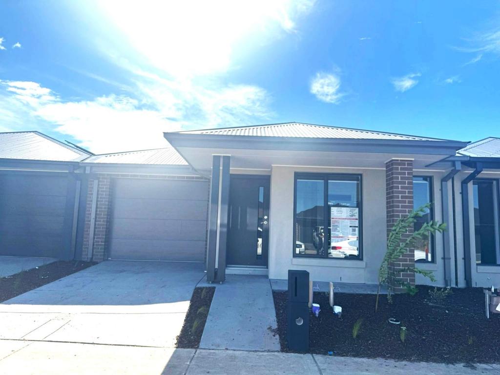34 Vondel Way, Clyde North, VIC 3978