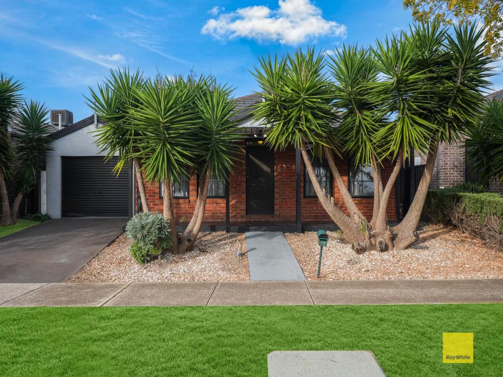 13 INSLEY WAY, CAROLINE SPRINGS, VIC 3023