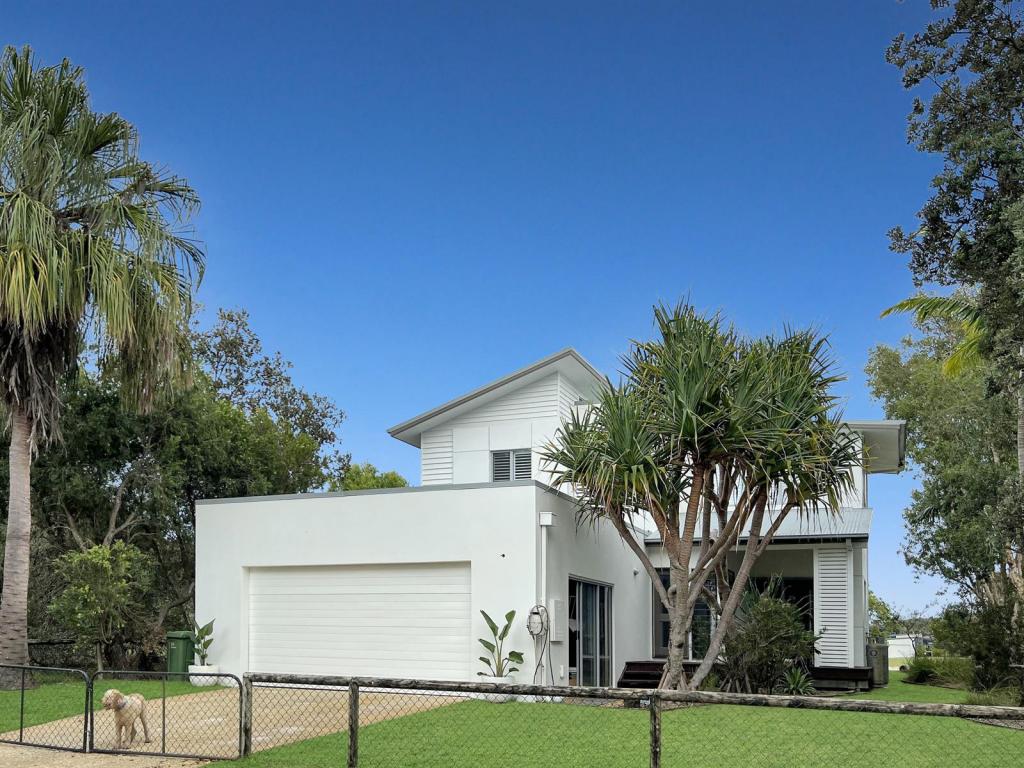 12 KOOKABURRA CT, SOUTH STRADBROKE, QLD 4216