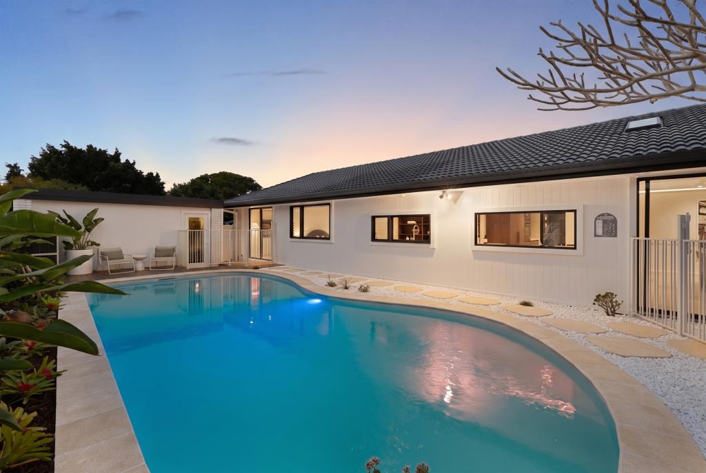6 Hixson Ct, Mermaid Waters, QLD 4218