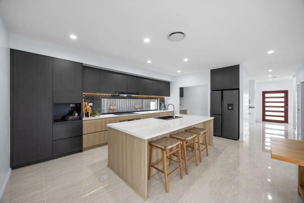 26 Alpine Cres, Banya, QLD 4551