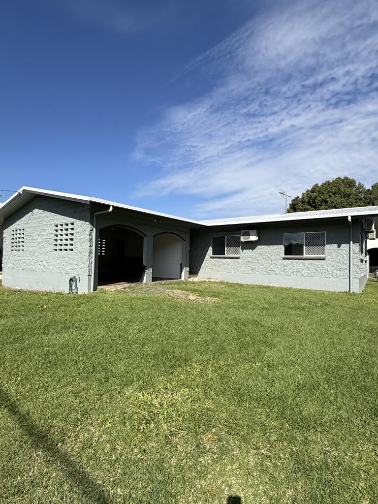 17 Ranleagh St, Kurrimine Beach, QLD 4871