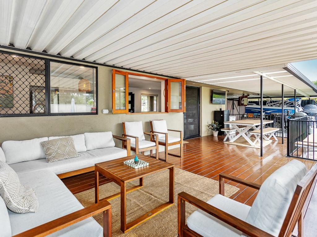 180 WALLANDRA RD, MUDGEERABA, QLD 4213