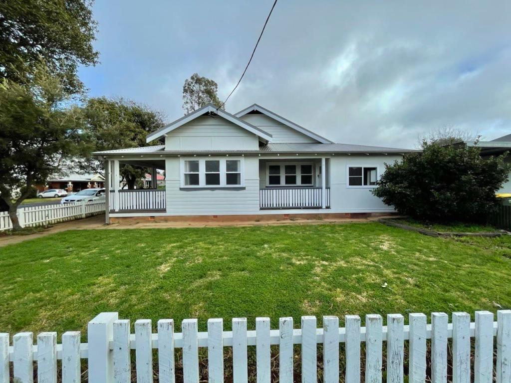 1 Carrington St, Parkes, NSW 2870