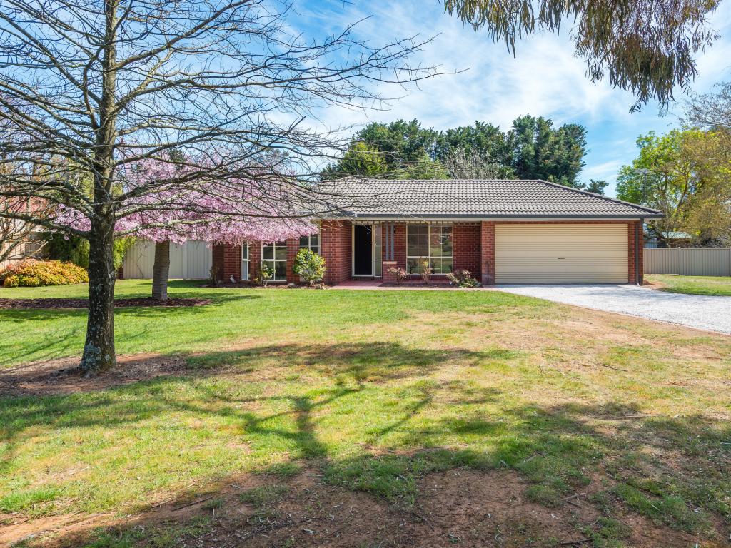 11 CLIFTON DR, LANCEFIELD, VIC 3435