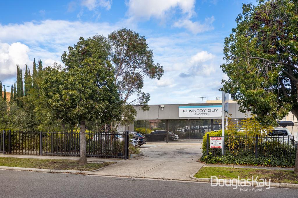 12 HERTFORD RD, SUNSHINE, VIC 3020