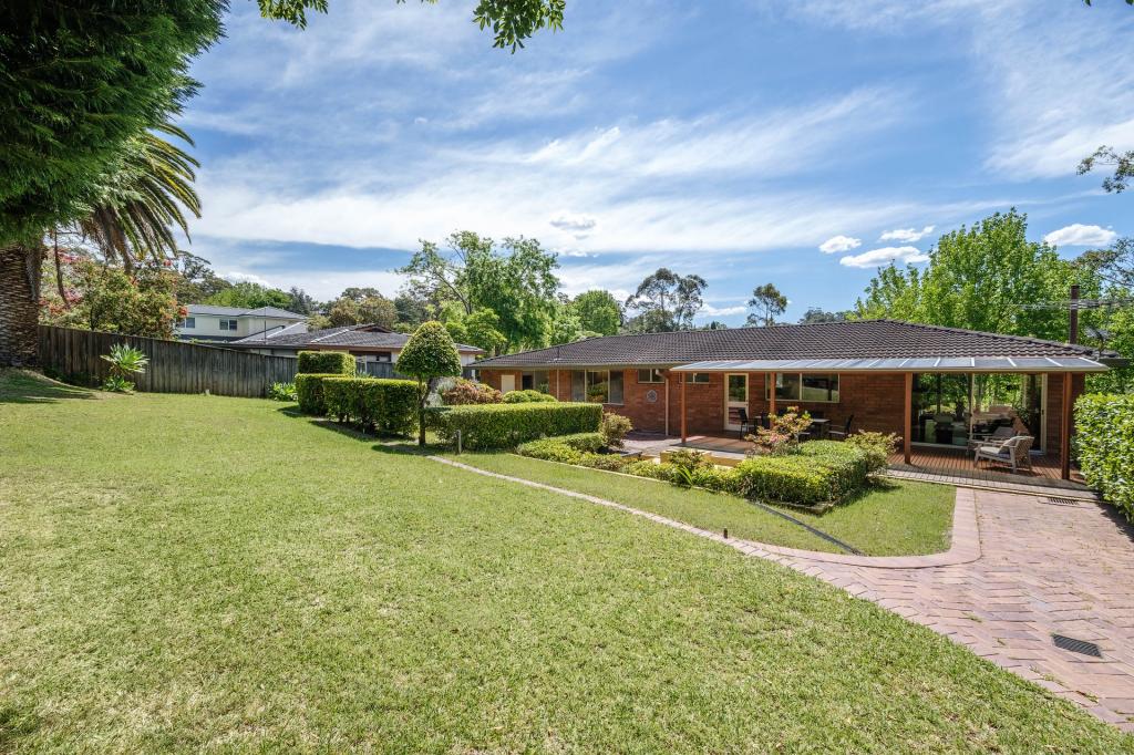 4 WOODWARD PL, ST IVES, NSW 2075