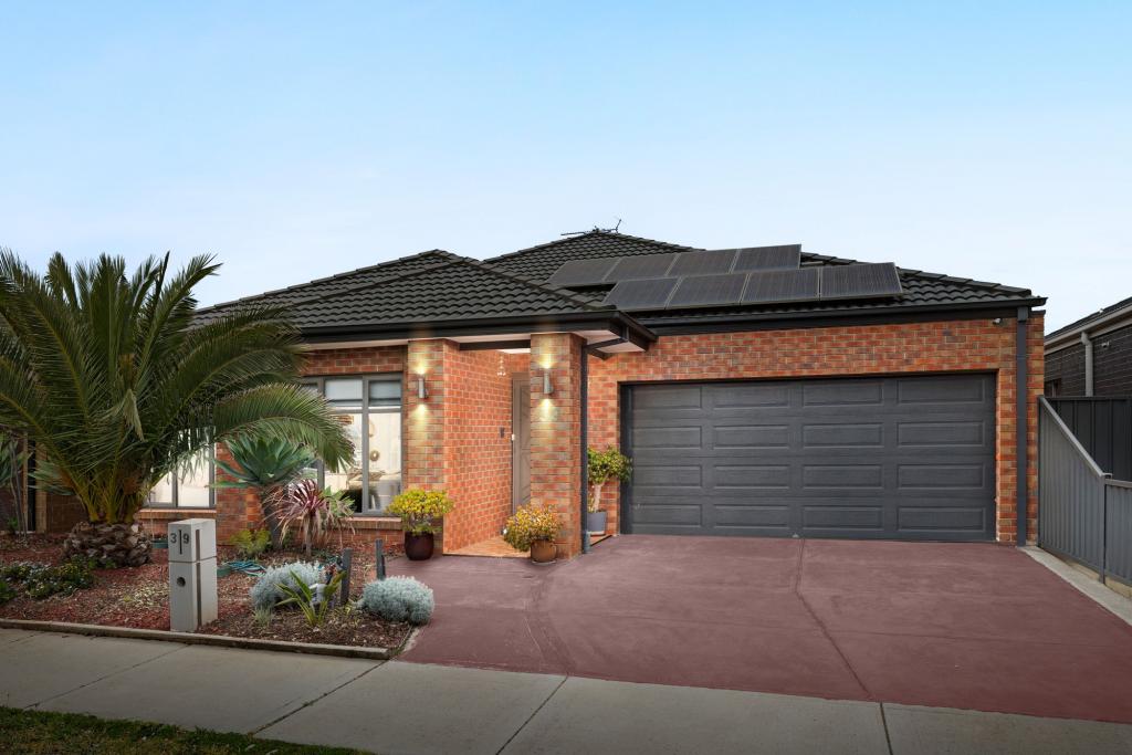 39 Holyoake Pde, Manor Lakes, VIC 3024