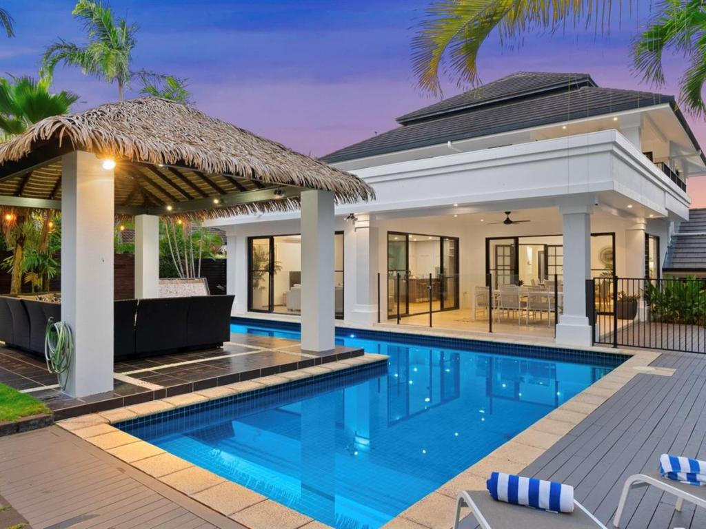 1 Turtle Cl, Clifton Beach, QLD 4879