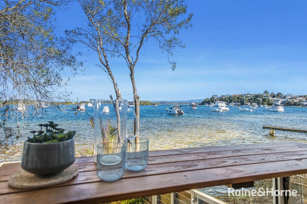 35 Marks Pde, Marks Point, NSW 2280